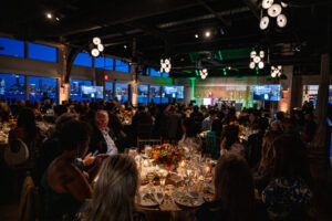 Dining-in-style-overlooking-the-the-Hudson-River-for-Big-Brothers-Big-Sisters-Gala-at-The-Lighthouse-The-Pier-Sixty-Collection
